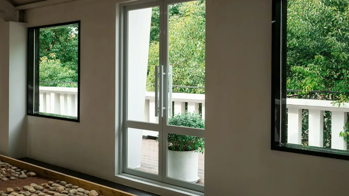 fenetre aluminium pas cher — Fenêtre aluminium pas cher : prix porte fenêtre aluminium
